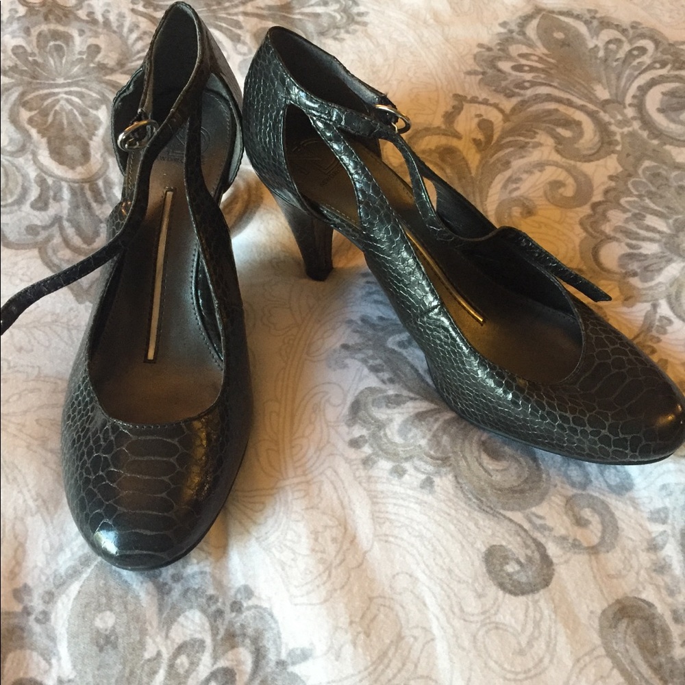 🌻New Directions Grey Heels🌻